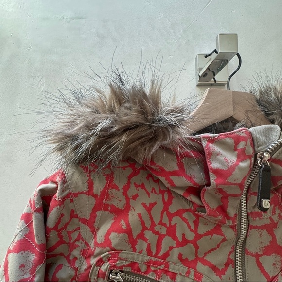 Burton Pink and Gray Ski Jacket - Picture 14 of 16